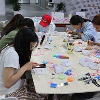 拼豆爆火背后：年轻人为何为这颗小塑料豆疯狂？