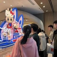 近千元的LABUBU×Hello Kitty隐藏款，不值得普通人为情怀买单