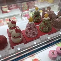 Hello Kitty联名蛋挞值不值？黑皮款闭眼入，雪人款慎买