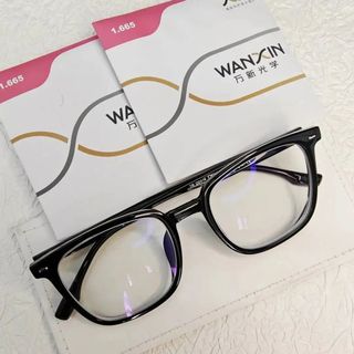 百元防蓝光镜片真能护眼？三类人别乱买，关键看透光率和底色