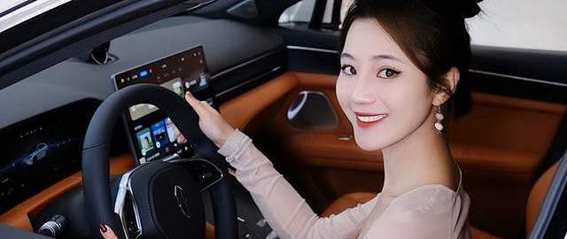 特斯拉监督版FSD，正式入华了，谁最紧张？