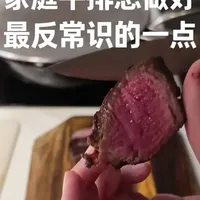 新手煎牛排指南：厚切更易掌控，关键在于美拉德反应
