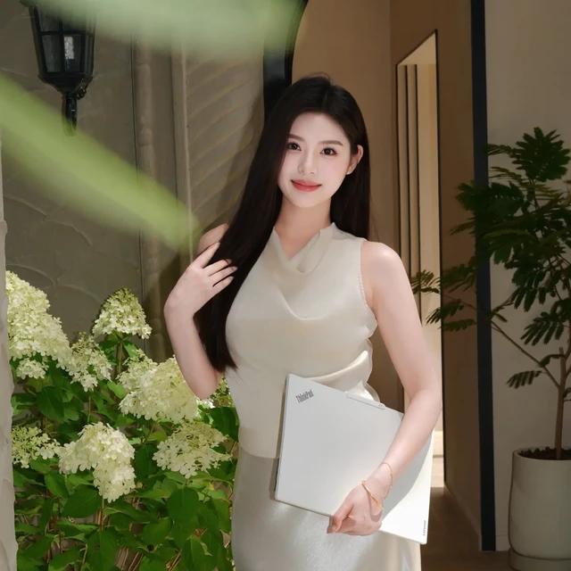 职场女生的「高智感搭子」，轻到能塞进通勤包