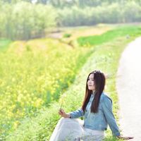 oversize牛仔外套配裙子还是裤子更出彩？