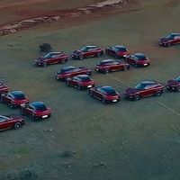 雷军说YU7 GT小贵 vs 小鹏GX降13万：谁在玩定价心理战？今晚揭晓
