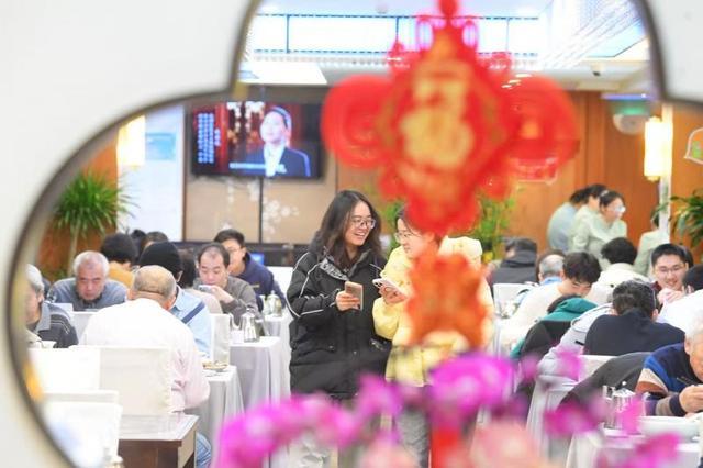 老字号冰火两重天：有人暴亏十年，有人靠眼霜年销8000万
