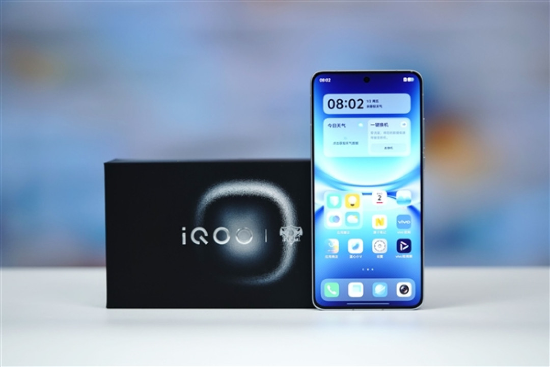 2K+电竞双芯！iQOO15T手机全面评测：电竞、续航、影像全拉满，同档无对手