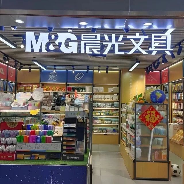 学生文具选晨光稳赢，但想买高端笔或投资它？先看这三点致命短板