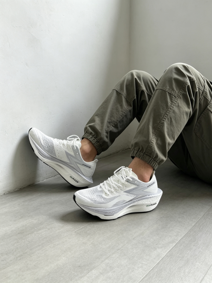 跑鞋
