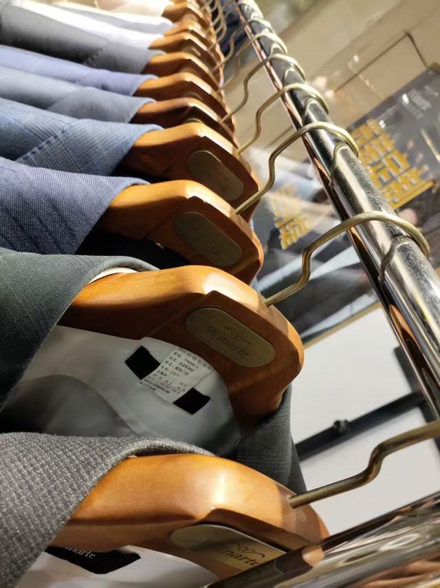 去年冬天定制的西服今年还是很喜欢