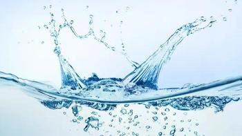 超市里90%的“矿泉水”都是假的？3款真GB8537国标水横评，这样选才不踩雷