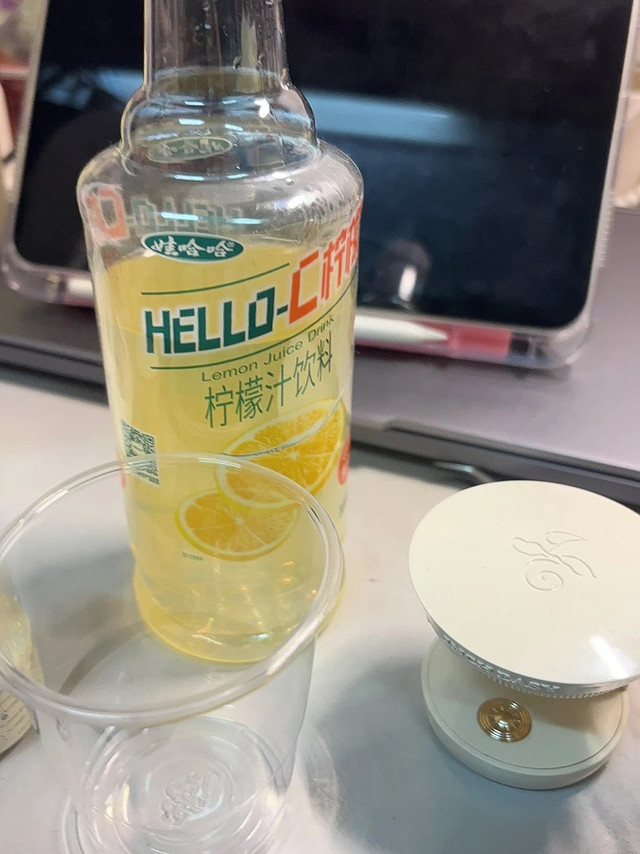 盐渍柠檬冰饮助熬夜看球