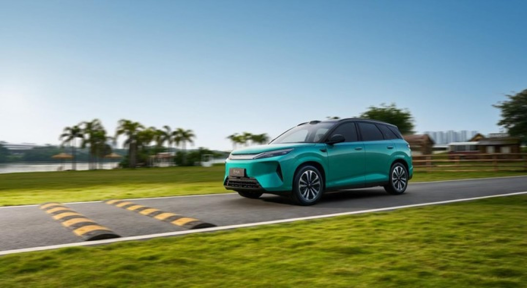 第三代元 PLUS 上市:12 万级纯电 SUV,想成为世界级「六边形战士」