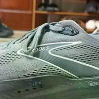 通勤穿它脚不疼？甘油22真实体验：舒服但有前提