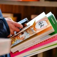 老课本真能炒成收藏品？90%的人搞错了价值逻辑