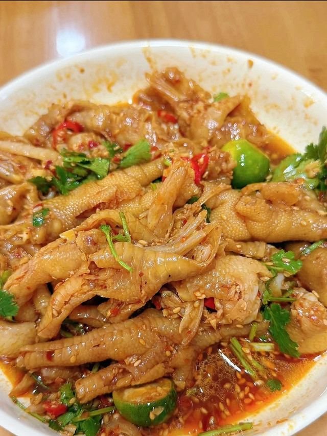 提前腌制凤爪，观赛清爽不腻
