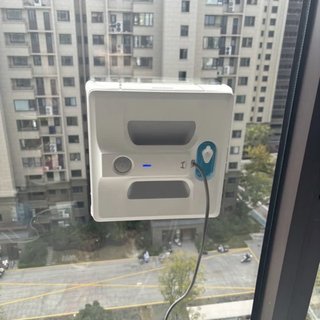 擦窗机器人总掉？别急着退，先分清是故障还是环境坑