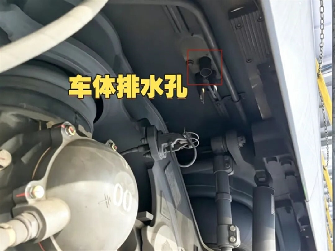 官方揭秘:高铁动车组车头两侧的小圆孔是干啥的