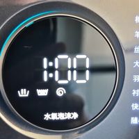为了省出阳台空间，我把洗衣机塞进了15厘米的缝里