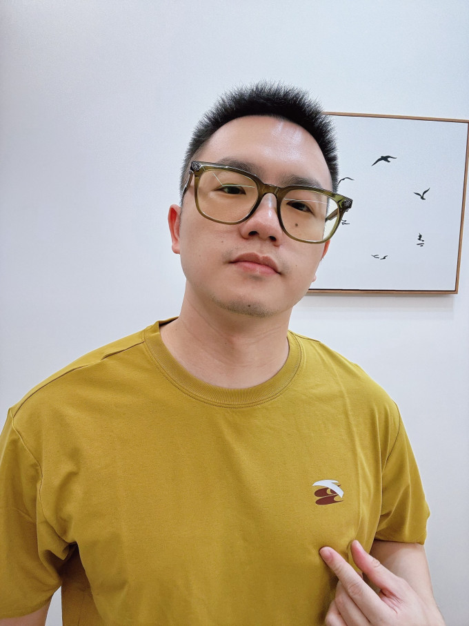 哭喊中心运动T恤