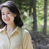 阔腿裤失宠了 ，夏天流行穿鱼排裤，配露脐装、衬衫，时髦又显高
