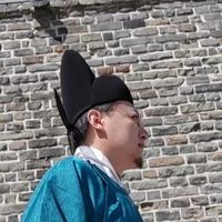 这里应该是东北最大的明代建筑群，城内有很多汉服店，方便了游客。