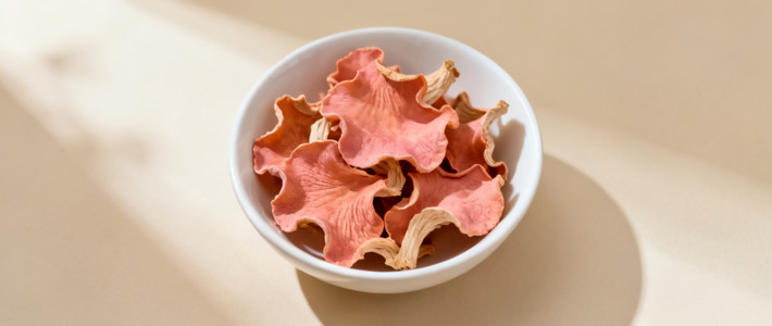 网红食材避坑指南：从“粉木耳”事件看如何安全选购食用菌