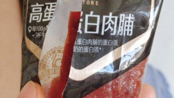 良品铺子手撕肉干：纯肉制作，口感鲜香