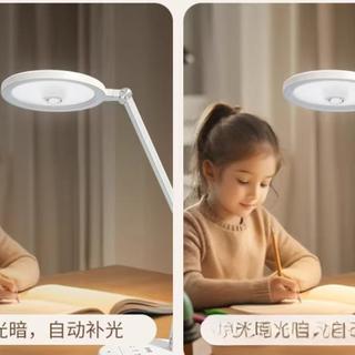 孩子写作业总揉眼？300元台灯差的不是亮度，是这3个护眼关键