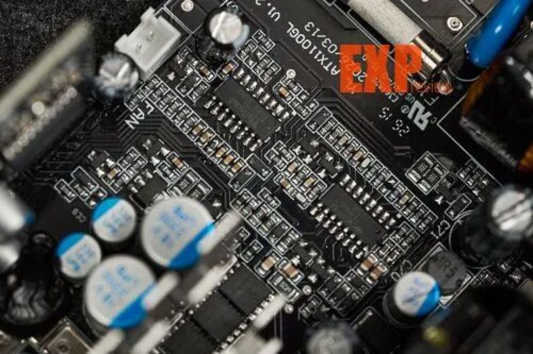 联力刃界EP1000C白金电源评测:专属双仓海景房机箱的高端产品