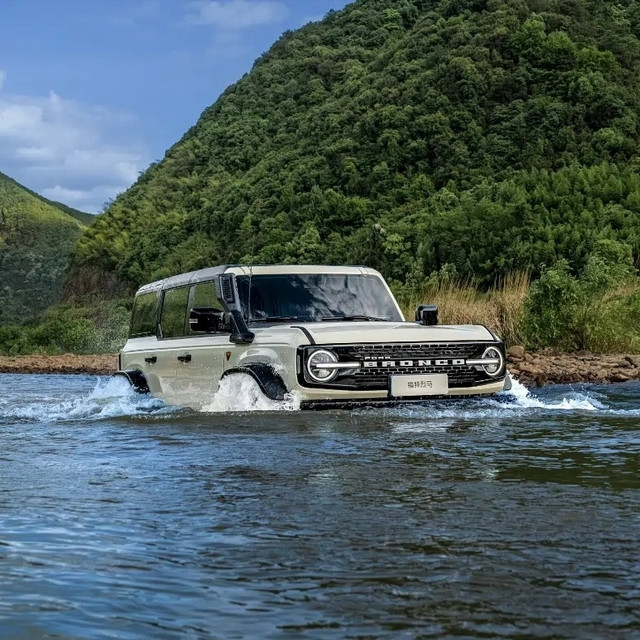 925mm涉水深度！福特烈马“官方改装版”上市！专治越野玩水焦虑