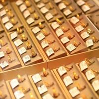 金价暴跌130元/克，避险神话破灭？真相是利率在主导