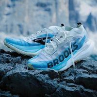 BROOKS稳、HOKA护膝、On时髦，三款爆款跑鞋根本不是一类人穿的