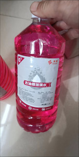 龟牌玻璃水：清洁无痕性价比高