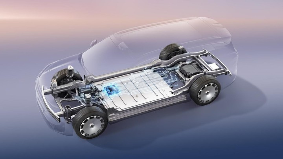 东风奕派 M8 首秀:集合了东风、华为乾崑、宁德时代三方资源的大六座 SUV