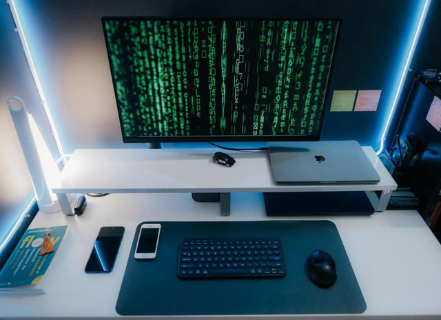朗科SSD怎么选？NV7000-t快但卡，N550S慢却稳，数据无价别踩坑