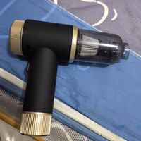 小巧净化器提升车内空气质量