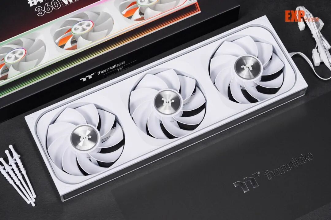 Thermaltake 钢影·时空 360风扇图赏:联排设计+无限镜,装机方便又好看