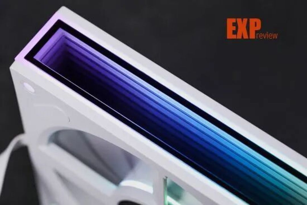 Thermaltake 钢影·时空 360风扇图赏:联排设计+无限镜,装机方便又好看