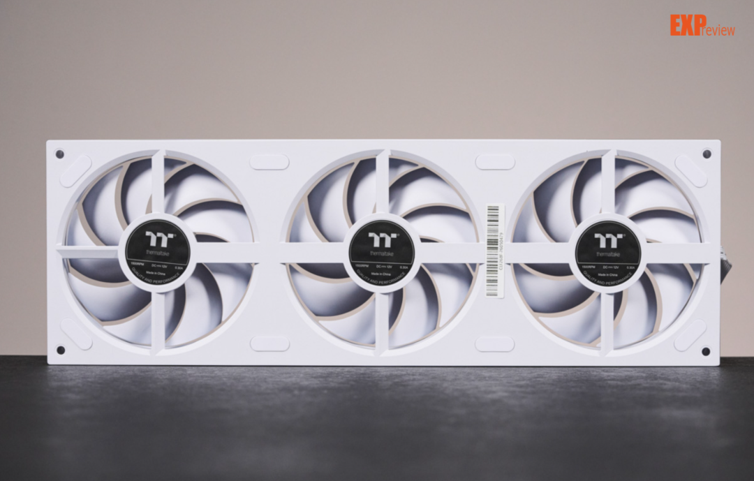 Thermaltake 钢影·时空 360风扇图赏:联排设计+无限镜,装机方便又好看