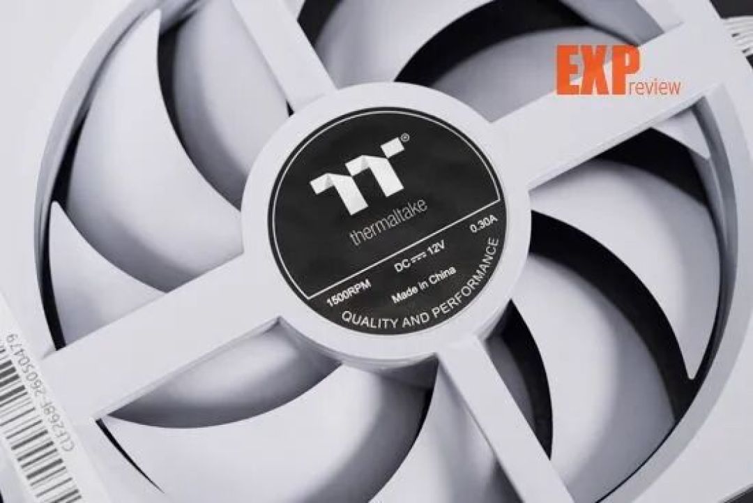 Thermaltake 钢影·时空 360风扇图赏:联排设计+无限镜,装机方便又好看