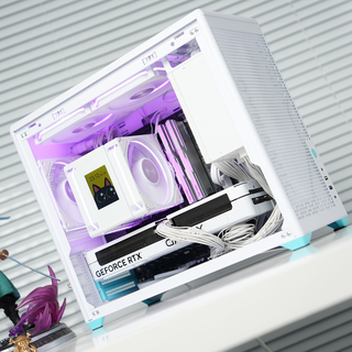 Ultra7+RTX 5070+未知玩家P80装机体验：白色小钢炮，体验很丝滑
