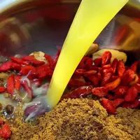 电饭煲版姜枣茶制作指南：简易配方与操作步骤