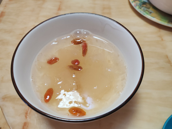 银耳雪梨枸杞羹