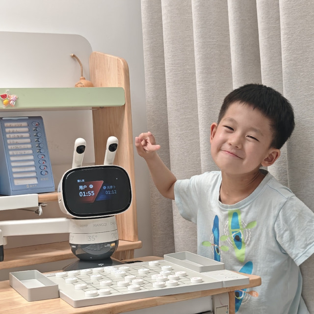 萌娃亲测｜元萝卜AI下棋机器人让孩子戒掉屏幕，提升专注力！