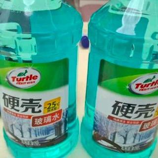 龟牌玻璃水实测：低泡高效、无甲醇、-25℃不冻，夜间刮净还不眩光