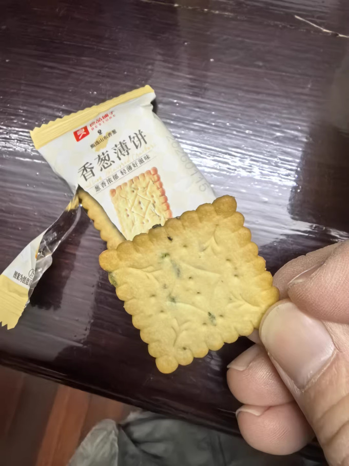 良品铺子饼干糕点