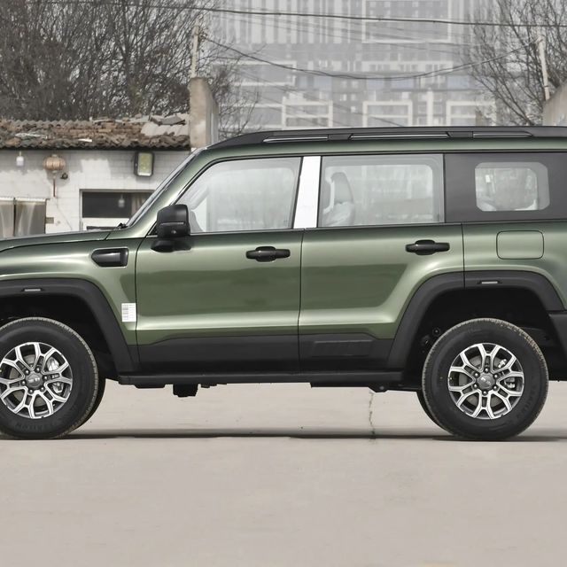 BJ40燃油版VS增程版：通勤省钱还是越野硬刚？一文说清怎么选