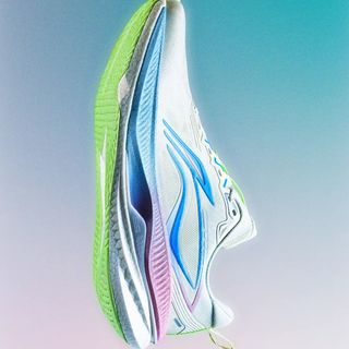 越影4 Pro和5 Pro怎么选？缓震、支撑、适配人群全解析