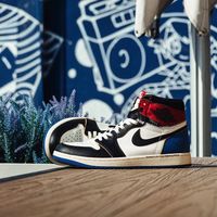 AJ1联名集体破发，红蓝闪电跌破发售价，稀缺款却飙到1.6万